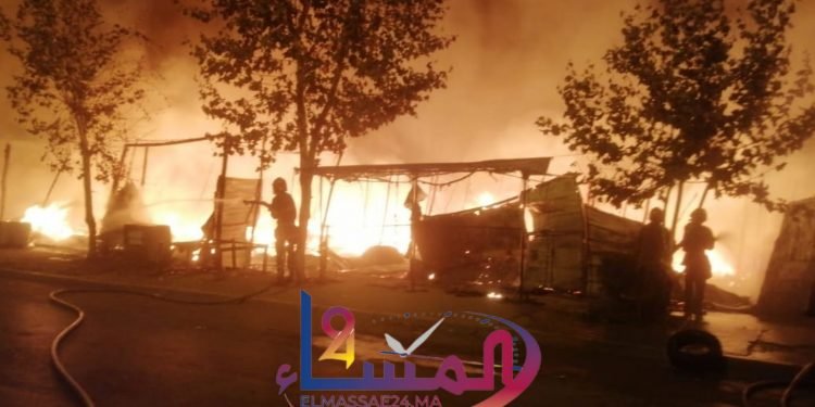 اندلاع حريق هائل بأكبر سوق للملابس المستعملة بالقنيطرة