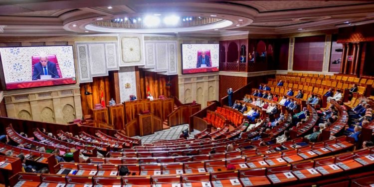 مجلس النواب يصادق على ميثاق الاستثمار في غياب ثلثي البرلمانيين