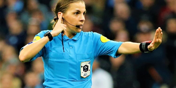 مونديال قطر..امرأة ستقود مباراة لأول مرة في التاريخ كحكمة رئيسية
