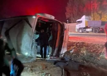 إصابة لاعبين من الكاك وعناصر من أطقم النادي في حادث انقلاب حافلة الفريق بسيدي بنور