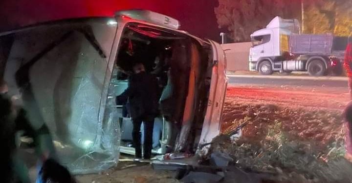 إصابة لاعبين من الكاك وعناصر من أطقم النادي في حادث انقلاب حافلة الفريق بسيدي بنور