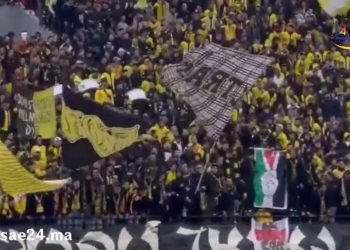 جمهور المغرب الفاسي يبدع في لقاء فريقه بالفتح الرباطي