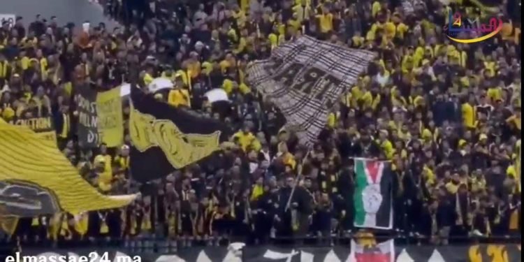 جمهور المغرب الفاسي يبدع في لقاء فريقه بالفتح الرباطي