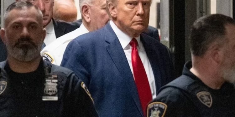 “ترامب” يواجه 34 تهمة وعقوبة تصل ل136 سنة سجنا!