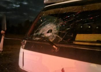 عصابة مجهولة تخرب أزيد من 15 سيارة وشاحنة بالطريق الرابطة بين القنيطرة وسيدي يحيى الغرب