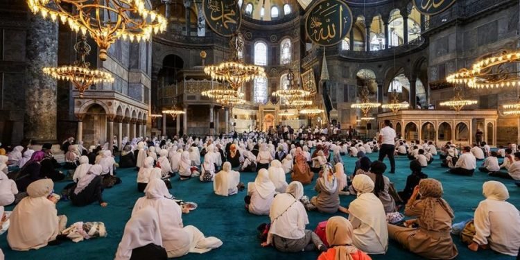 2.4 مليون طالب يشاركون في دورات القرآن الصيفية بتركيا