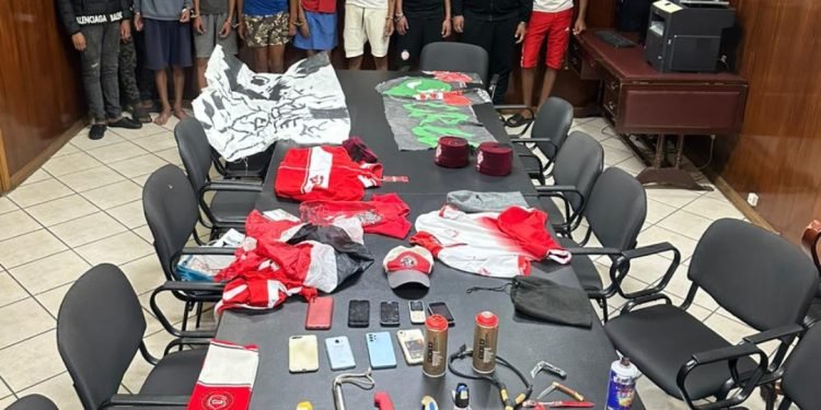 الدار البيضاء..توقيف 10 أشخاص على خلفية نزاعات بين إلترات مشجعي كرة القدم