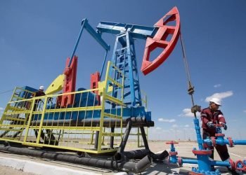 النفط يرتفع وسط توقعات بنقص الإمدادات