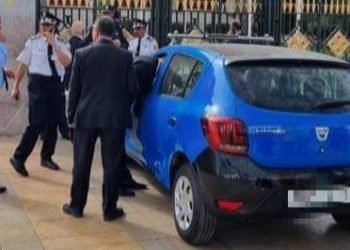 القبض على سائق سيارة الأجرة الصغيرة الذي حاول اقتحام بوابة البرلمان