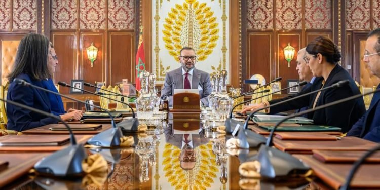 ملك البلاد يترأس جلسة عمل خصصت لقطاع الإسكان والتعمير