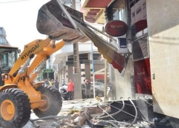 القنيطرة..مهنيو المقاهي والمطاعم والتجار يصفون حملة السلطة لتحرير الملك العمومي بالاستعراضية