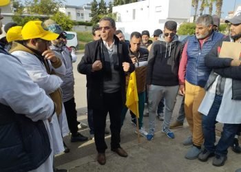 فيديو..مستخدمو شركة توزيع الأدوية distriphak بالقنيطرة يقررون التصعيد احتجاجا على المساس بأجورهم