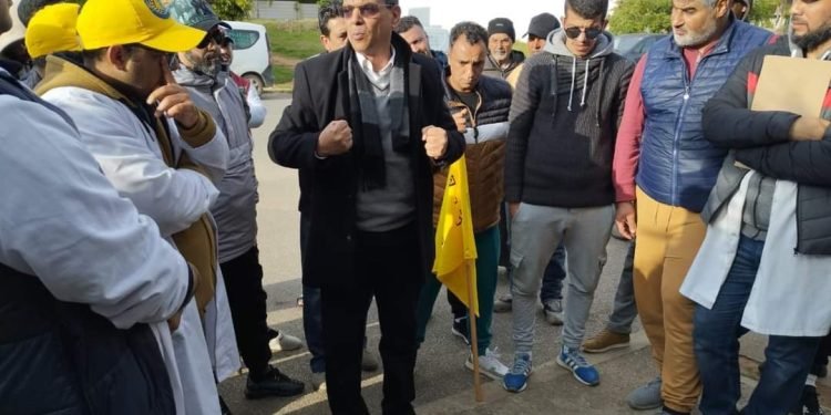 فيديو..مستخدمو شركة توزيع الأدوية distriphak بالقنيطرة يقررون التصعيد احتجاجا على المساس بأجورهم