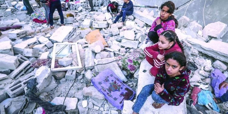 رابطة العالم الإسلامي تُدين قصفَ الاحتلال لمدرسة وتجمّع للنازحين في غزة