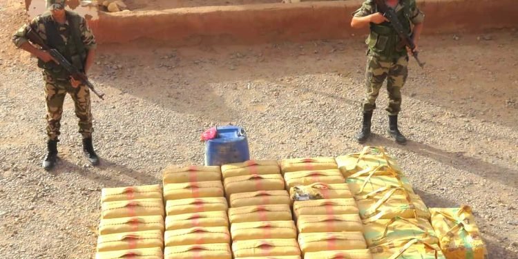 الجيش يحبط محاولات تهريب 2794 كيلو من الشيرا في عمليات متفرقة خلال يوليوز الفارط