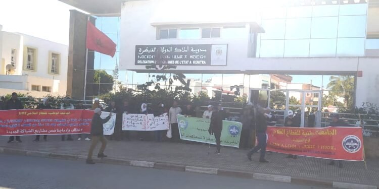 بدعم من الجامعة الوطنية للقطاع الفلاحي..فلاحون يحتجون أمام مندوبية أملاك الدولة بالقنيطرة