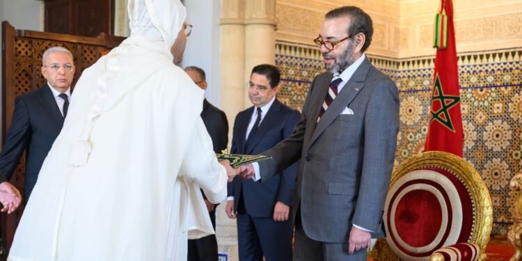 ملك البلاد يعين سفراء جدد