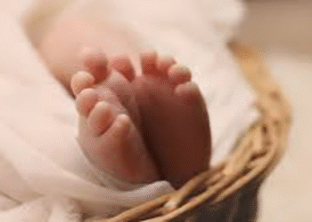 رضيع في خريبكة يفارق الحياة في ظروف غامضة داخل سطل ماء