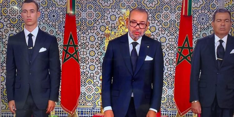 ملك البلاد يدعو إلى عدالة مجالية وتكامل تنموي ويجدد اليد الممدودة للجزائر