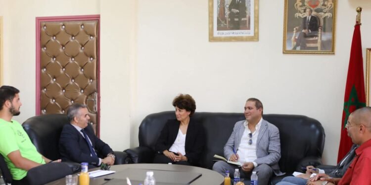 المدير الإقليمي للتعليم بجرسيف يستقبل البطلة العالمية نزهة بدوان لتعزيز التعاون الرياضي