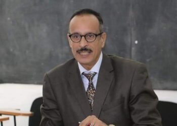 “الزمن المنفلت”.. المنصوري الإدريسي يلامس جوهر اللحظة عبر اللون والضوء