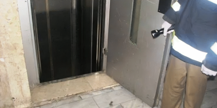 توقيف تقنيين بعد مصرع مسن سقط من مصعد غير مكتمل بالقنيطرة