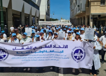 وقفة احتجاجية أمام البرلمان رفضا لمركزة الأجور وتراجعات النظام الأساسي