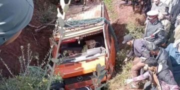 أزيلال..مصرع 3 أشخاص وإصابة 17 آخرين في انقلاب سيارة للنقل المزدوج