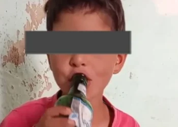توقيف شخص ظهر في فيديو يقدم الكحول لقاصر بضواحي الريش